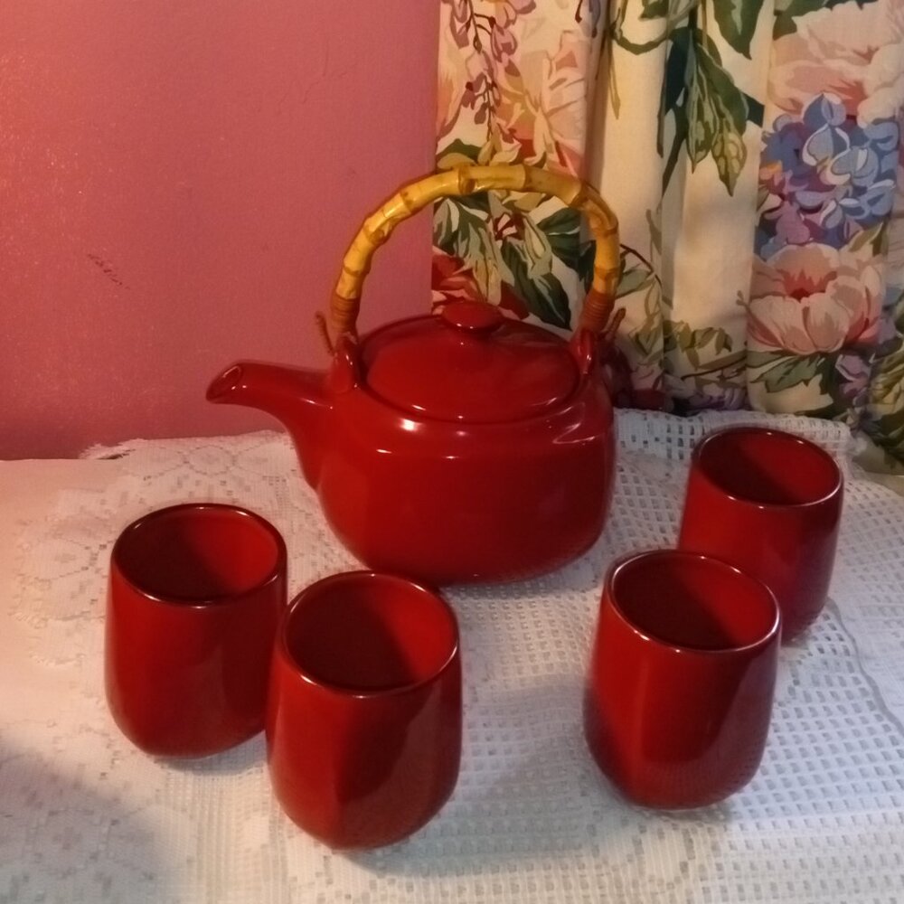 RED TEAPOT WITH BAMBOO HANDLE AND 4 TEACUPS BY SOUTHERN LIVING AT HOME